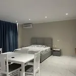Modern Beachfront Διαμέρισμα Σαράντα