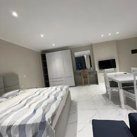 Modern Beachfront アパート Sarandë