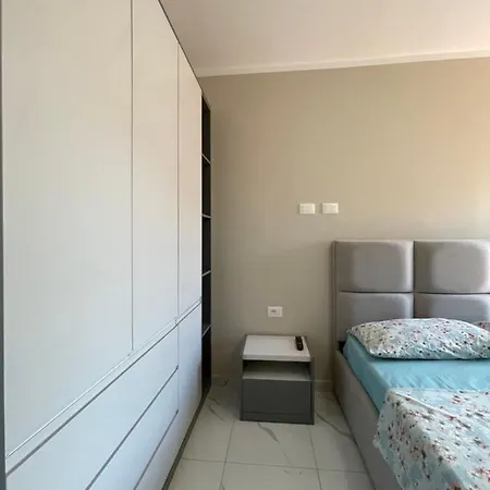Modern Beachfront アパート Sarandë