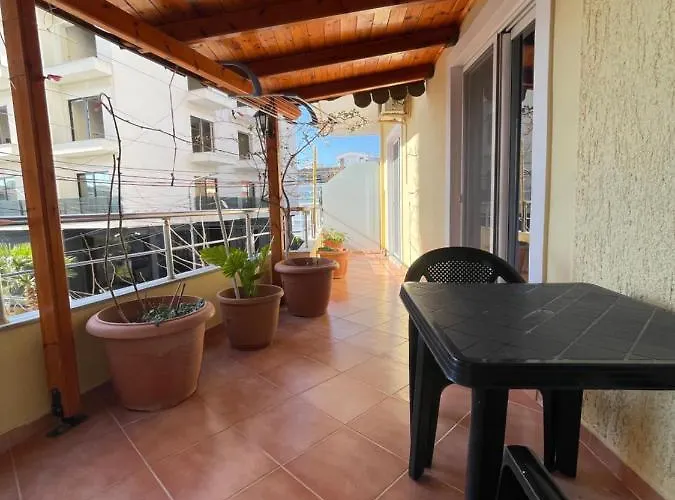 Modern Beachfront Appartamento Sarandë